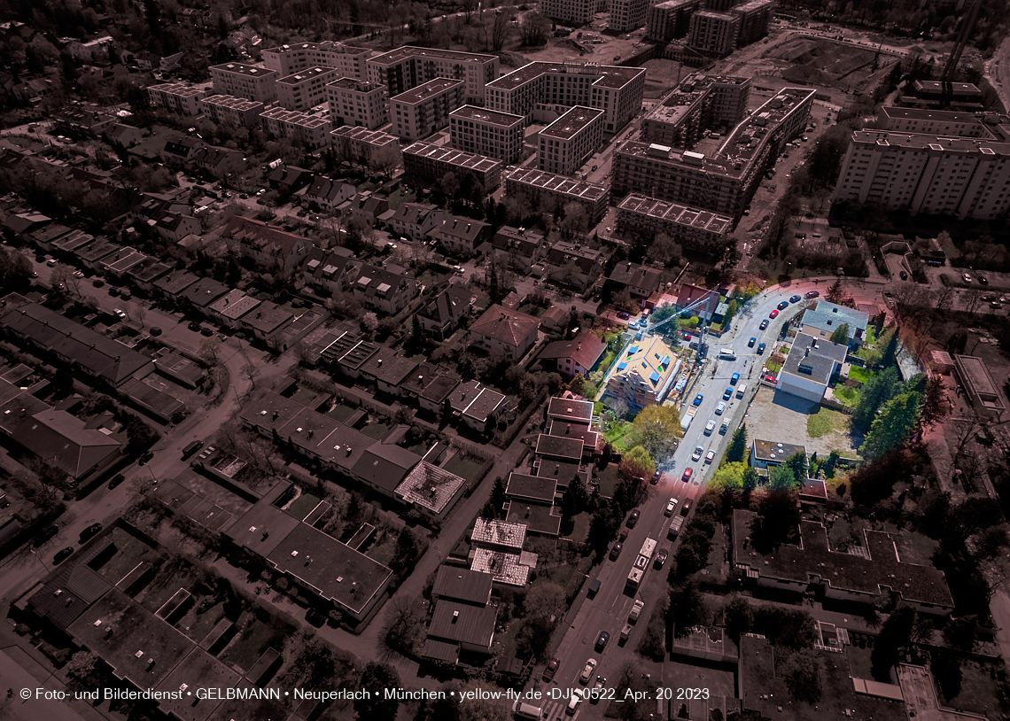 21.04.2023 - Luftbilder von der Baustelle Niederalmstraße 16 in Neuperlach